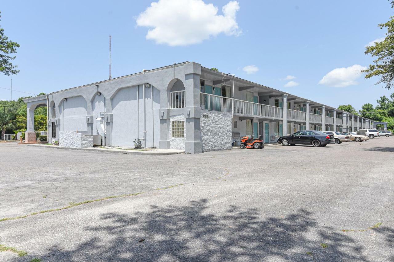 Hotel Valdosta Ga I-75 & Us-221 N Hwy Exterior photo